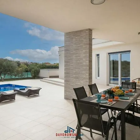Sandi Comfortable Villa