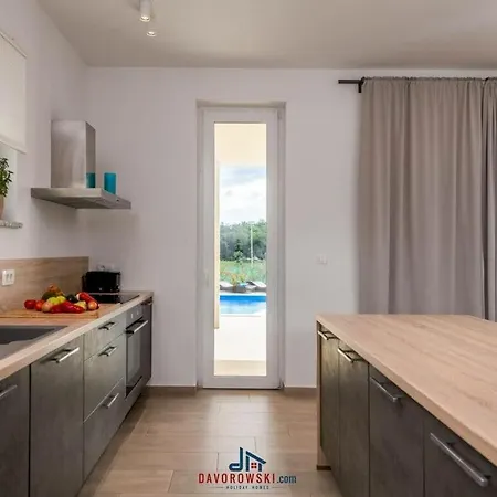 Sandi Comfortable Villa